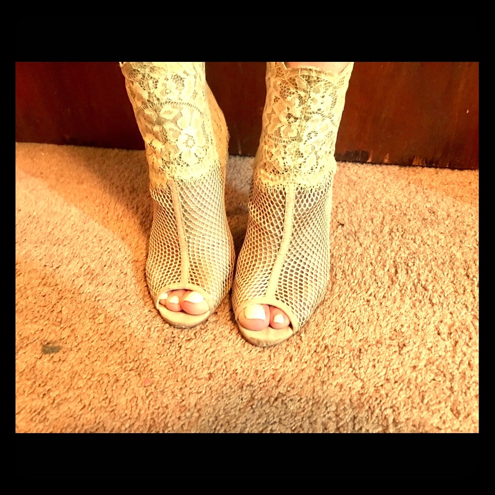 Chinese laundry beige peep toe zip up lace